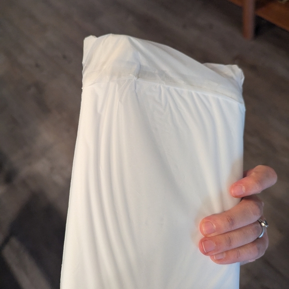 Memo Bottle - 36 oz Stainless Steel Flat Water Bottle - Picture 4 of 4